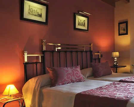 Apartamentos- Hospederia Templarios فندق 3*